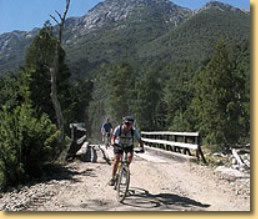 Auch Mountainbiketouren lassen sich gut mit den Spanisch Sprachkurse verbinden: morgens lernen im Sprachkurs, mittags biken.